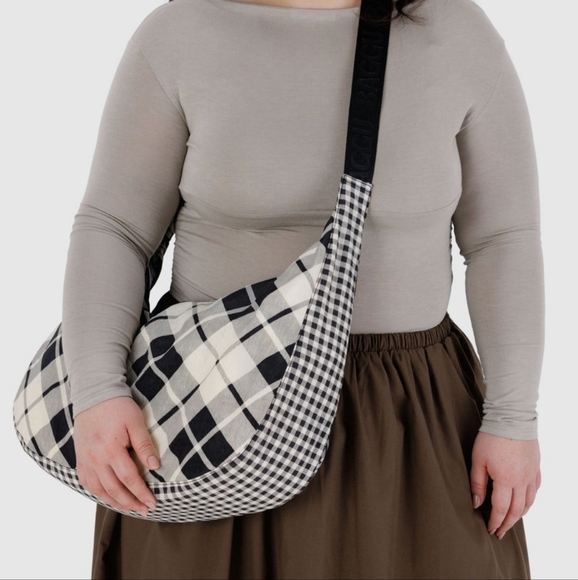 BAGGU Large Nylon Black and White Plaid Women's Bag - Picture 5 of 5